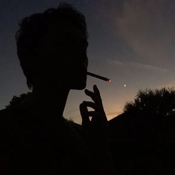 现实爱情的句子(经典爱情语录短句)