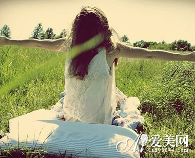 能打动女人的情感话(感动女人的10字情话)