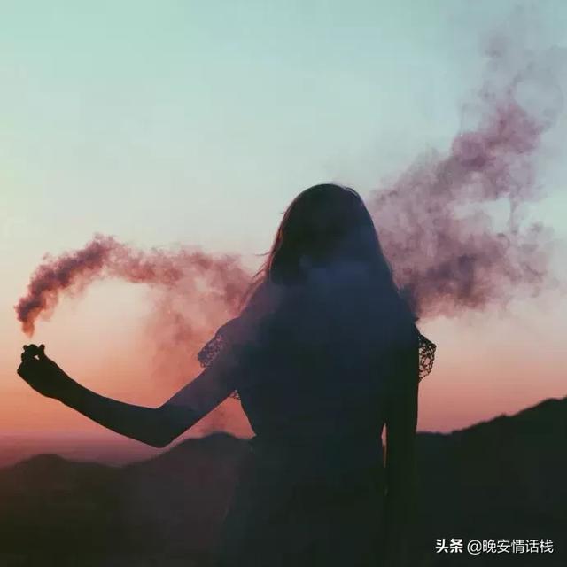 半夜伤心的句子(形容心痛的句子)