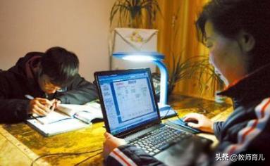 小学生手抄报感恩父母的句子 小学生手抄报感恩父母的句子