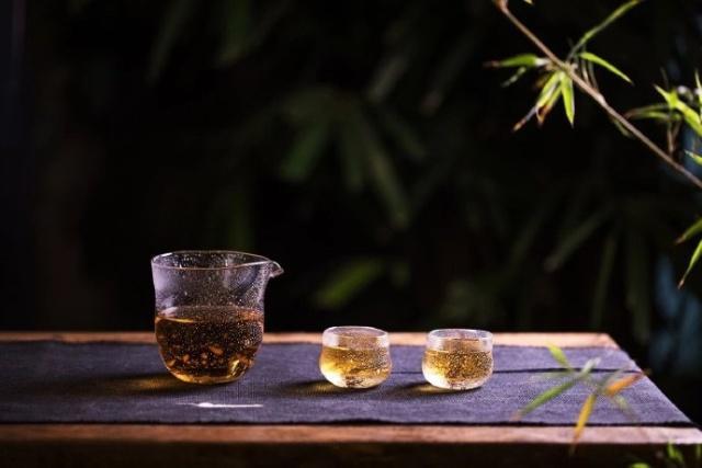 一人喝茶的幽默句子 一人喝茶的幽默句子