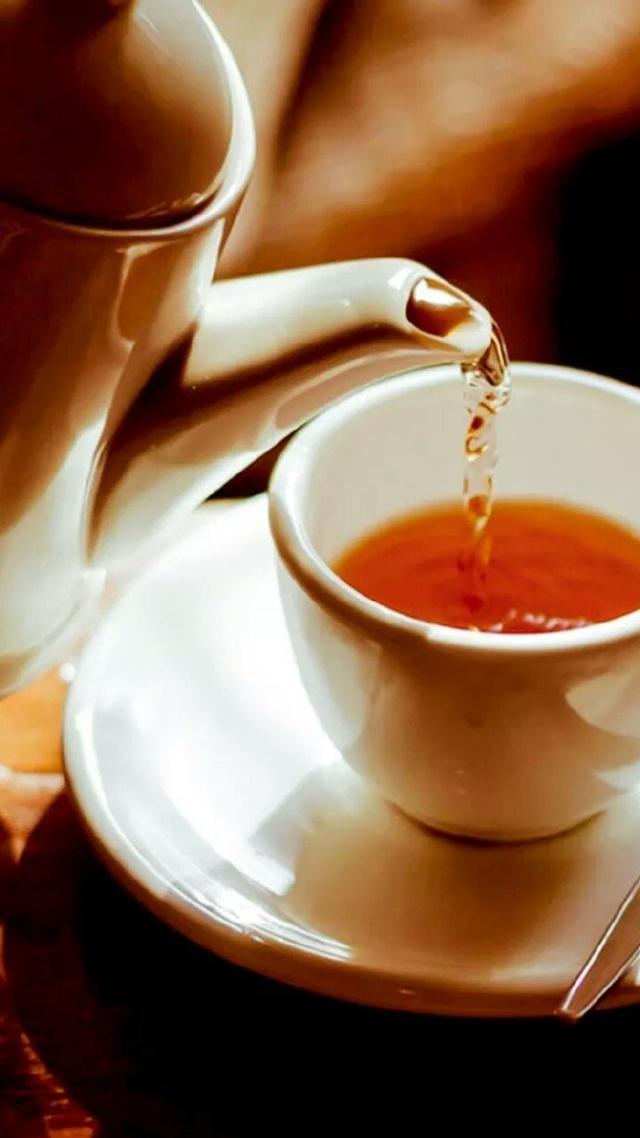 一人喝茶的幽默句子 一人喝茶的幽默句子