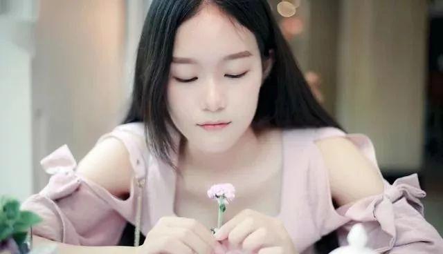 给女生表白说什么让女生感动
