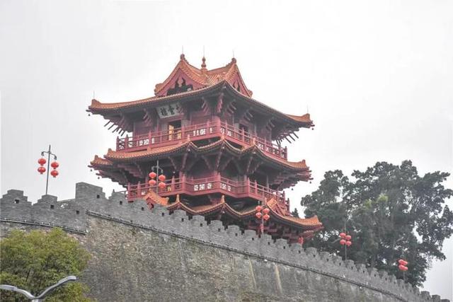 城墙沧桑的唯美句子(老人岁月沧桑的句子)