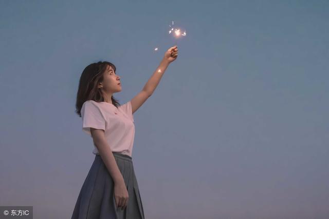 让女生感动到哭的句子短一些