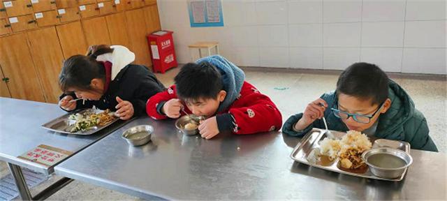 家长陪餐共享温馨句子(小学家长建议大全)