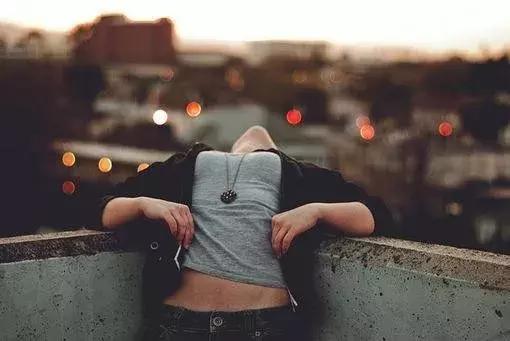 全靠死撑的心酸句子